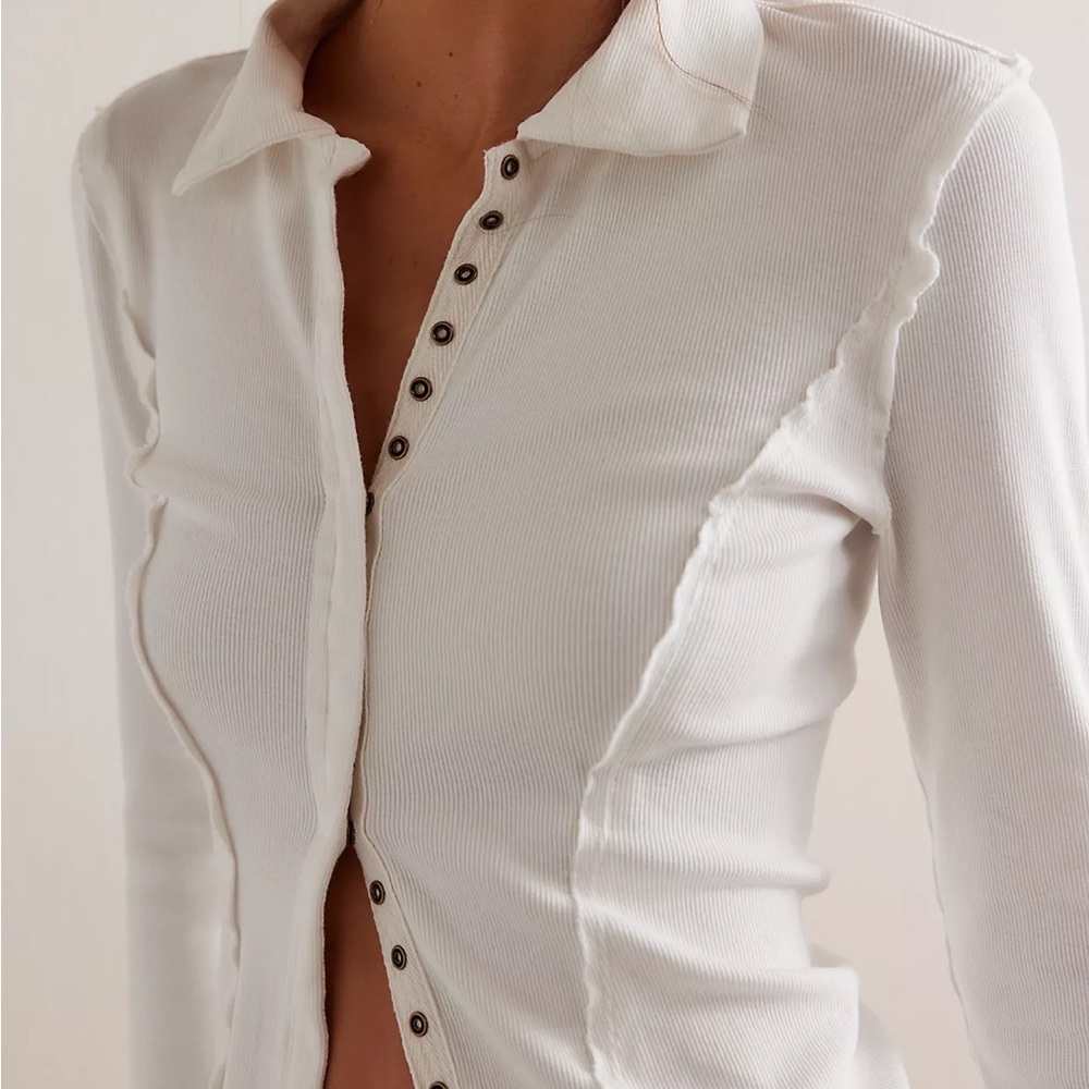 Free People We The Free white snap top - Picture 2 of 6